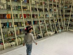 -钟书阁(松江泰晤士小镇店)