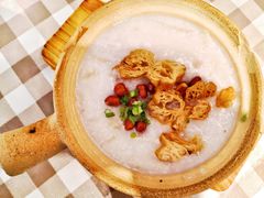 荔湾艇仔粥-新大咀港式茶餐厅(宝山万达店)