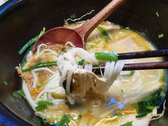 -银米·云南传统过桥米线(双廊黑金冠店)