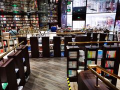 -钟书阁(群光广场店)