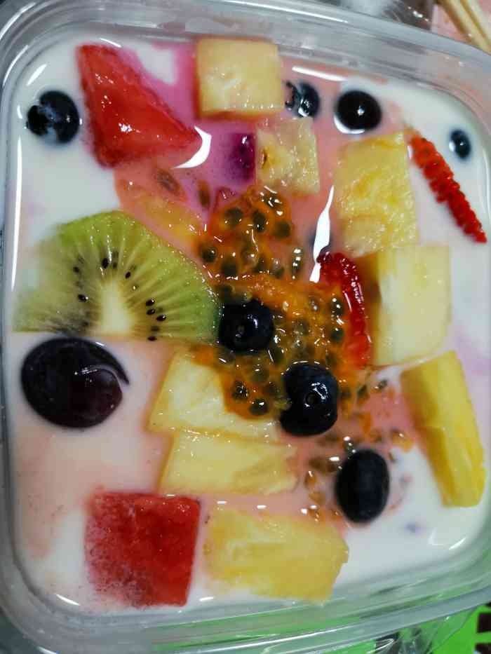 不得不说冬天的水果真的太难吃了,唉,猕猴桃和凤梨齁酸,西瓜也不甜,水