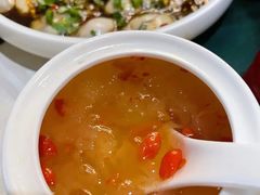 桃胶炖银耳-伦敦桥西餐·养生粤菜