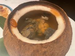 原汁椰子炖乌鸡-汤城小厨•粤菜•靓汤(金融街店)