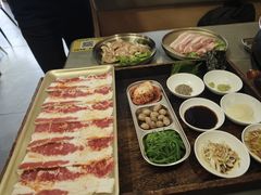 -围炉肉舍•炭烤活鳗•丹东海鲜烤肉(步行街店)