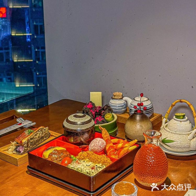 本地人私藏这家可以看解放碑跨年的料理小馆