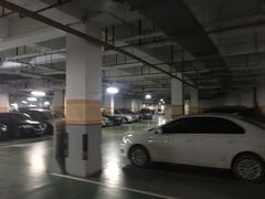 -绿洲中环中心-停车场