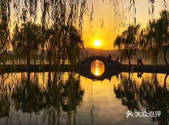 渔庄，是苏州石湖风景区边的一处园林，并不是饭店哦