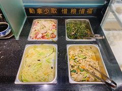 自助取餐区-小鱼小牛·鱼牛干锅·脆鱼火锅(世欧广场店)