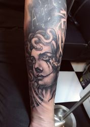 -Black Tattoo Studio