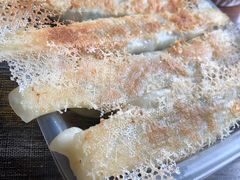 鲜肉锅贴二楼-花儿姐与战哥的美食档