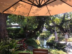 -Chom Cafe and Restaurant