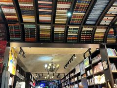 -钟书阁(松江泰晤士小镇店)