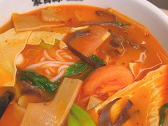 -蒙自源米线大王(东站店)