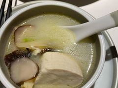 鸡汤蒜子炖台州豆腐-麻六记(新天地店)
