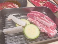 -蚂蚁洞·烤肉大营地(上海静安大悦城店)