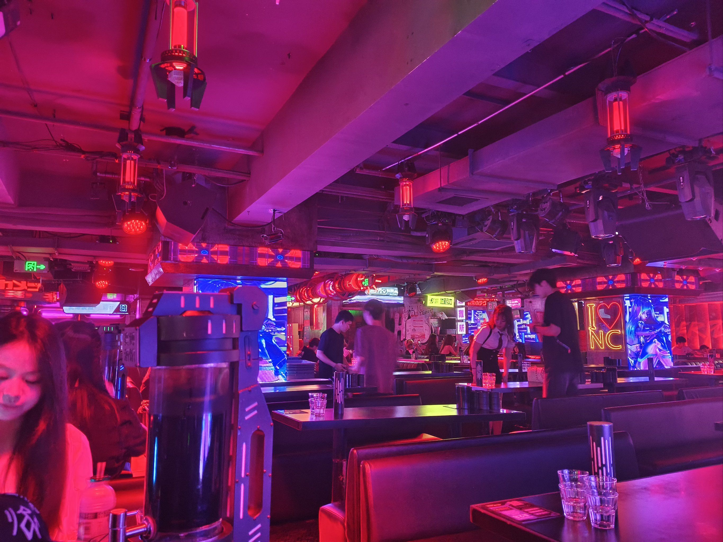 小酒馆也是安排的妥妥的酒也特别好#uday2077赛博酒馆 77#南昌酒吧