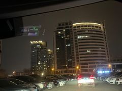 -蓝色港湾停车场