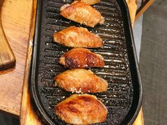 料理烤焦香翅中-老东镇啤酒屋海鲜加工·蒸汽海鲜·海鲜烧烤(台东店)