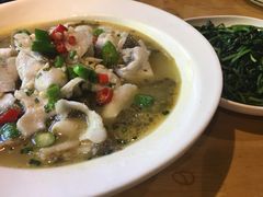 招牌酸菜鱼-嘉厨小馆(宜山路店)