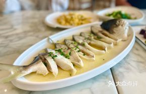 Marinated Steamed Spanish Mackerel with Floral Pattern