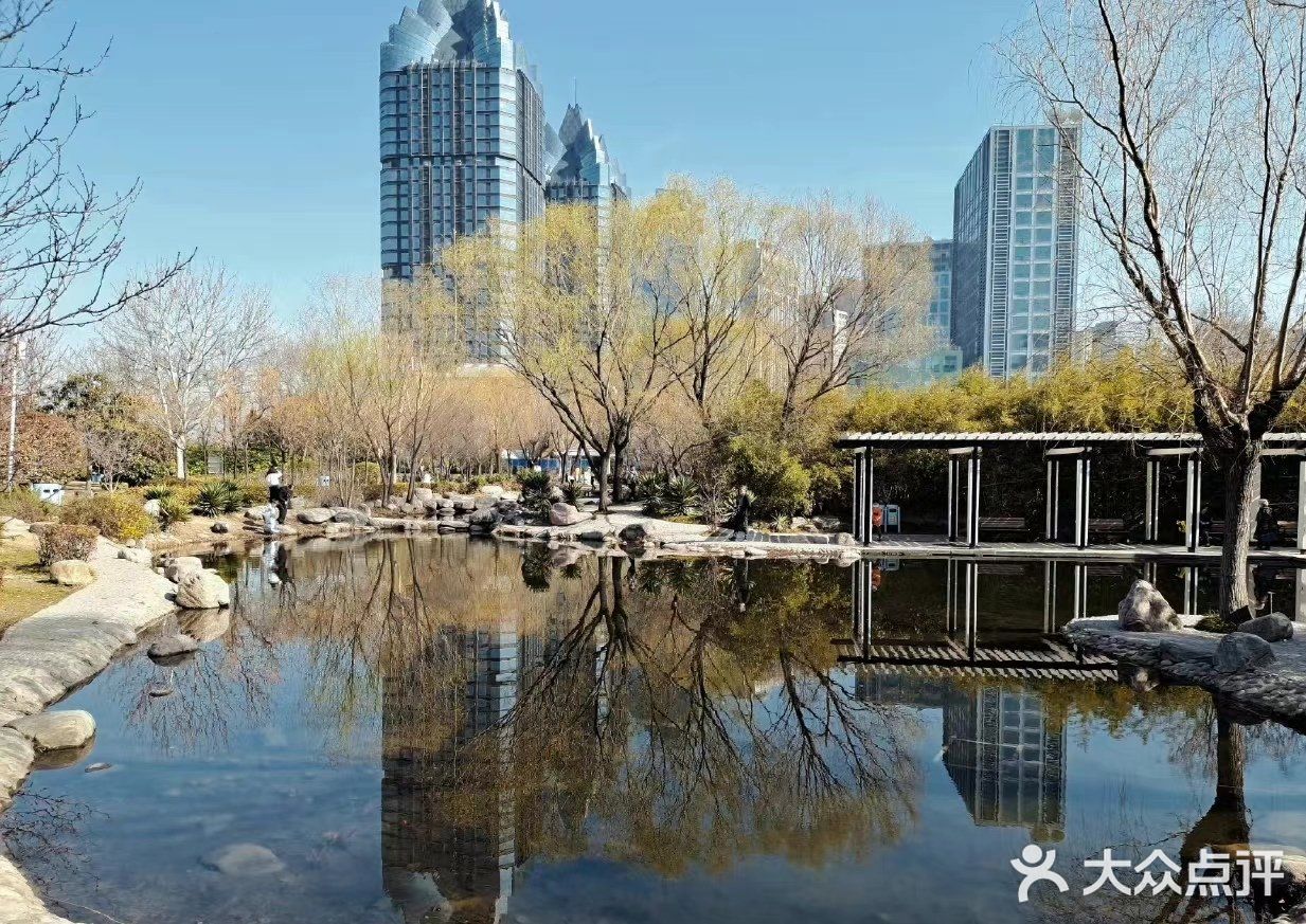想要感受快乐的话，就跟我一起来郑州建业，华谊兄弟电影小镇游玩