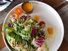 牛油果鲜虾沙拉-喜洲吧·江畔老船厂·庭院餐厅(喜临院店)