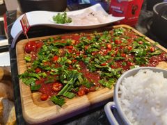 绝代双椒小嫩牛-热火朝天鲜切牛肉火锅(南强街巷店)