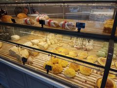 面包甜点陈列柜-面包新语(龙湖·西宸天街店)