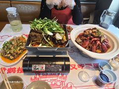 -肥肥虾庄·金牌油焖大虾(汉街SKP店)