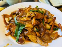 柳树菇炒五花肉-崂山水果园农家宴(泉水鸡店)