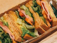 -星巴克臻选(上海中环广场2F店)