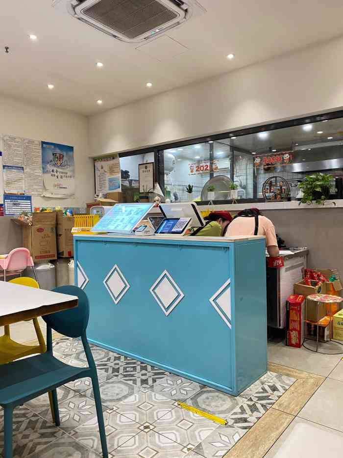 铜螺湾螺蛳粉(常营店)-"[薄荷]环境:普通的居民区底商小店,没.