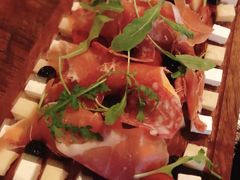 -SISTERS BAR RESTAURANT川意酒馆(嘉善老市H楼店)