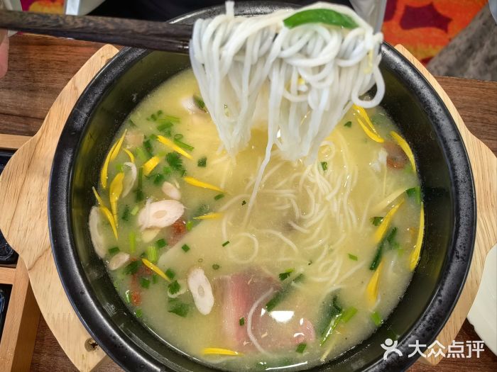 维笙望湖·天膳源蒙自过桥米线图片