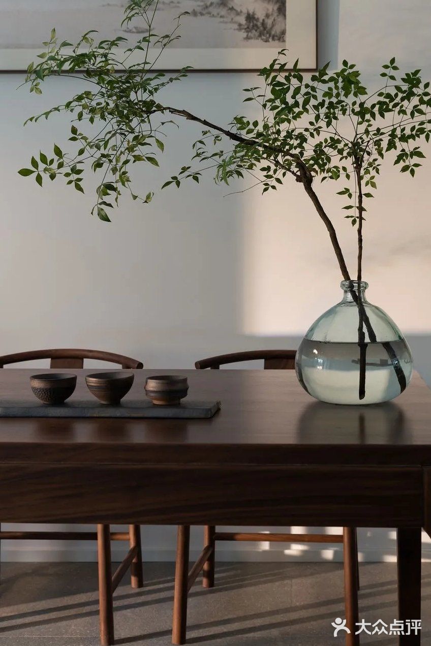 40岁大叔把客厅去掉，装修成极简新中式，新家静谧又美好，喜欢