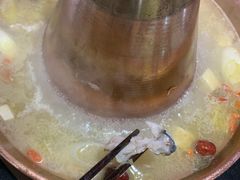 -果松木炭酸菜铜火锅·外婆参鸡汤