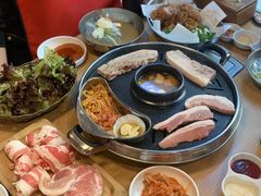 -江南猪肉商会无限续吃(弘大店)