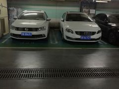-新世界百货崇文店停车场