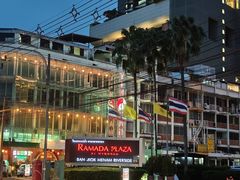 -曼谷湄南河畔华美达广场酒店