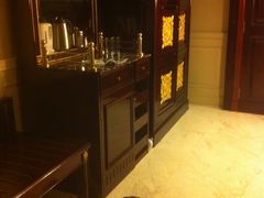 -深圳富苑皇冠假日套房酒店