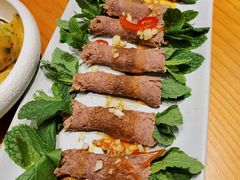 薄荷牛肉卷-云海肴·汽锅鸡·云南菜(天山百盛优客店)