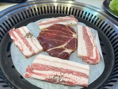 厚切五花肉-韩小悦点餐式牛排烤肉自助(龙湖金楠天街店)