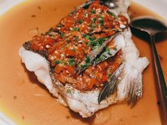 老坛剁椒蒸鲜活鱼头-遇见湘·地道湖南菜(洛溪店)