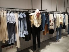 -URBAN REVIVO(欢乐海岸购物中心店)