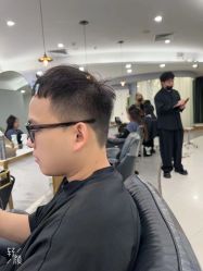 点击看大图 -八佰伴8008星级形象店