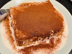 漏奶滑-潮界(虹桥新天地店)