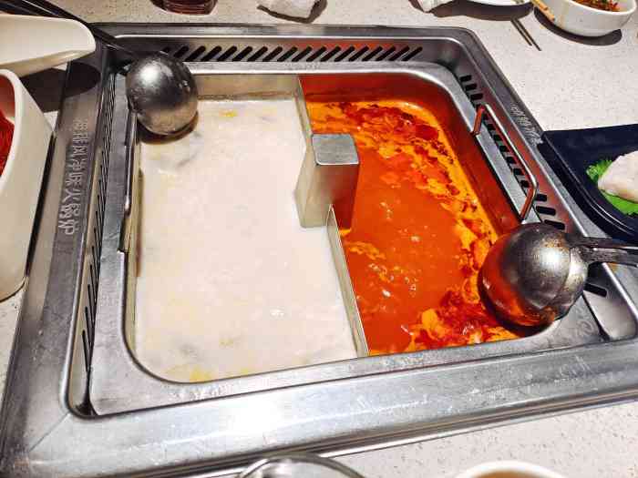 海底捞火锅(新之城店)-"这家店是我吃过服务最差的海底捞,简直就是.