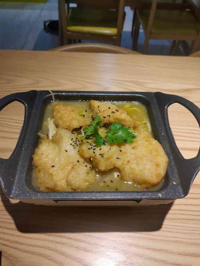 鱼小闲·烤鱼饭(裕华万达店)-"鱼小闲烤鱼饭,小店儿不大,简单干净.