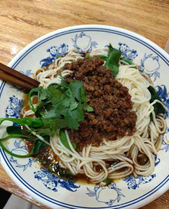 万州龙师傅杂酱面-"「小面」吃起来口感还不错 里面有香菜 空.