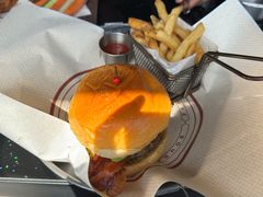 -BOURBON 玻本美式餐厅酒吧(虹桥新天地店)